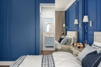 biało niebieska sypialnia styl hamptons