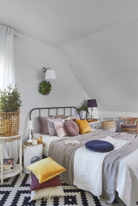 kolory ścian do sypialni na poddaszu