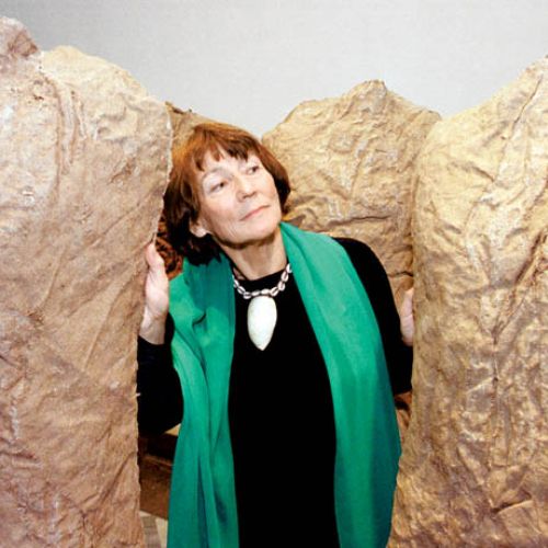 Magdalena Abakanowicz podczas wernisażu w Galerii Kordegarda w 1999 r., fot. Krzysztof Wojciechowski/FORUM