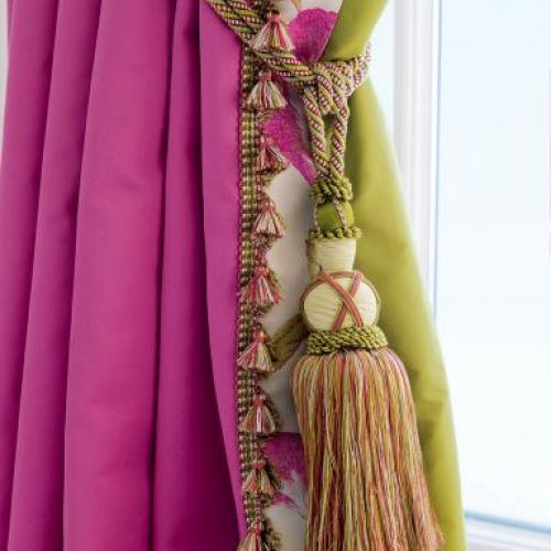 Four Seasons to kolekcja dodatków do tkanin. Na zdjęciu chwost Trimmings w modnych kontrastowych kolorach. JAB ANSTOETZ