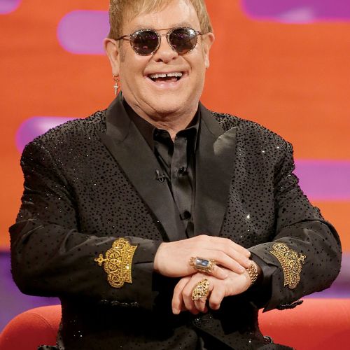 Elton John podczas kręcenia programu Grahama Nortona w studiu The London Studios w południowym Londynie