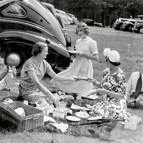 Piknik podczas wyścigów konnych w Goodwood.