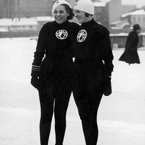 Polskie mistrzynie Zofia Nehring i Józefa Sutyńska w czasie mistrzostw w Warszawie, luty 1935 r.