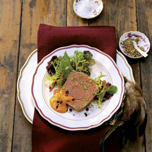 Terrine, czyli pasztet z dzika, a w nim polędwiczki i pistacje.