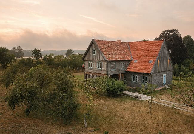 stary dom urządzony nowoczesnym designem