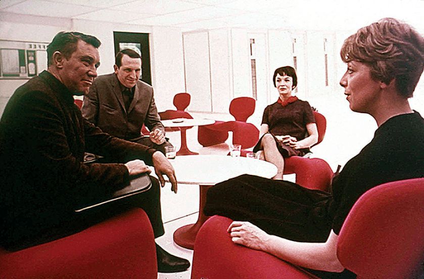 Kadr z filmu Odyseja kosmiczna , Wiliam Sylvester, Leonard Rossiter i Margaret Tyzack, 1968 r.